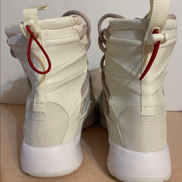 Nike Women's Tanjun High Rise Phantom/Red/Sand AO0355-005 snow boot SiZ 8.5 NWTB - Picture 6 of 7